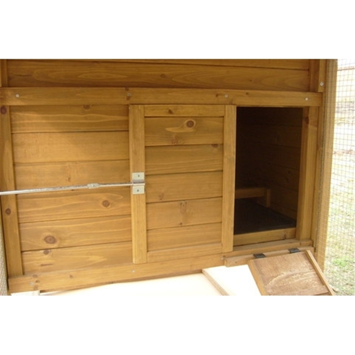 ... Great : WINCHESTER CHICKEN COOP + FREE RUN - HOUSES 6-8 CHICKENS